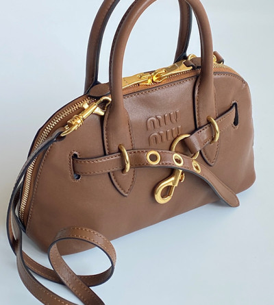 미우미우 아방뛰르 탑 핸들백 스몰