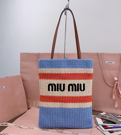 미우미우 라피아 우븐 토트 백 5BG248