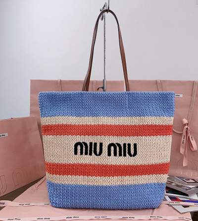 미우미우 라피아 우븐 토트 백 5BG228
