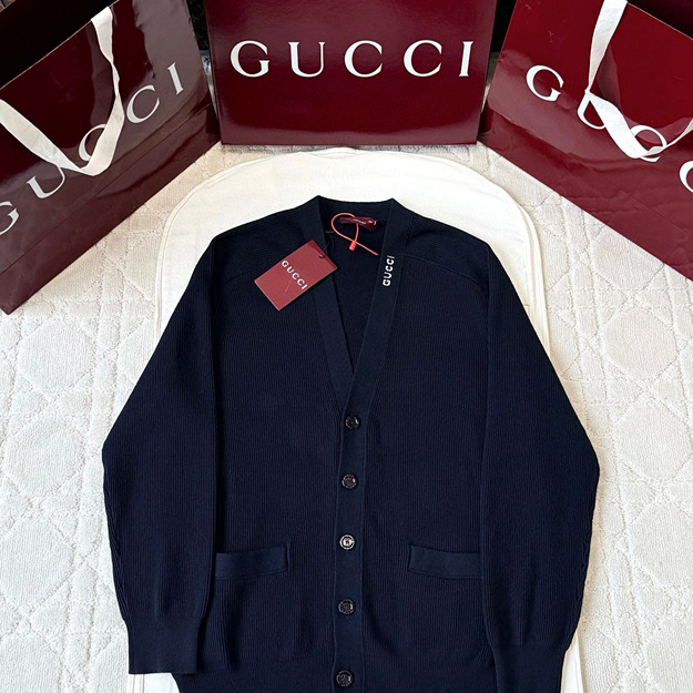 구찌 레터링 자수 니트 가디건