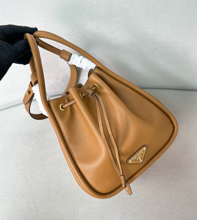 프라다 달링 미니 가죽 버킷 백 1BE087