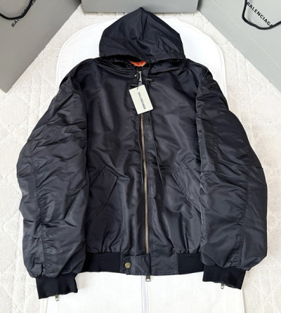 발렌시아가 테이핑 점퍼