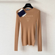 프라다 레터링 슬림 긴팔 니트