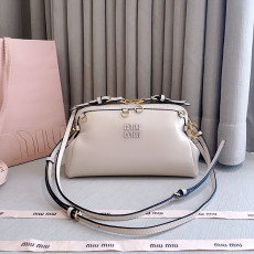 미우미우 가죽 클러치 숄더백 5BF131