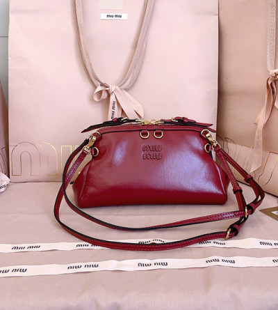 미우미우 가죽 클러치 숄더백 5BF131