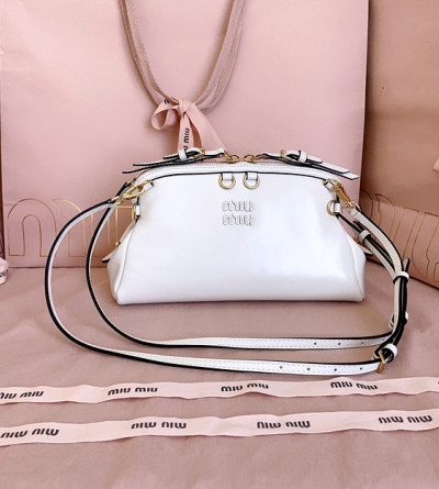 미우미우 가죽 클러치 숄더백 5BF131