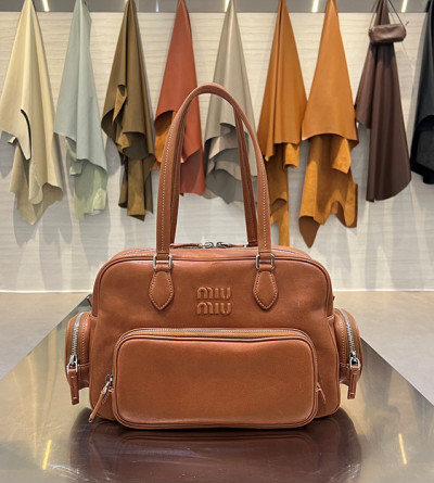 미우미우 포켓 레더 토트 백 라지