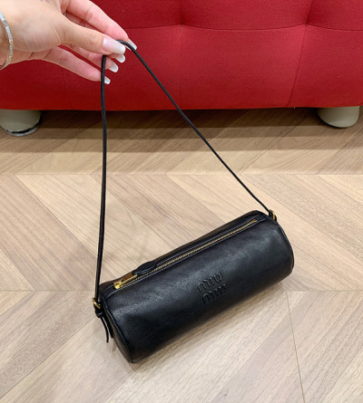 미우미우 나파 파우치백 5NE851